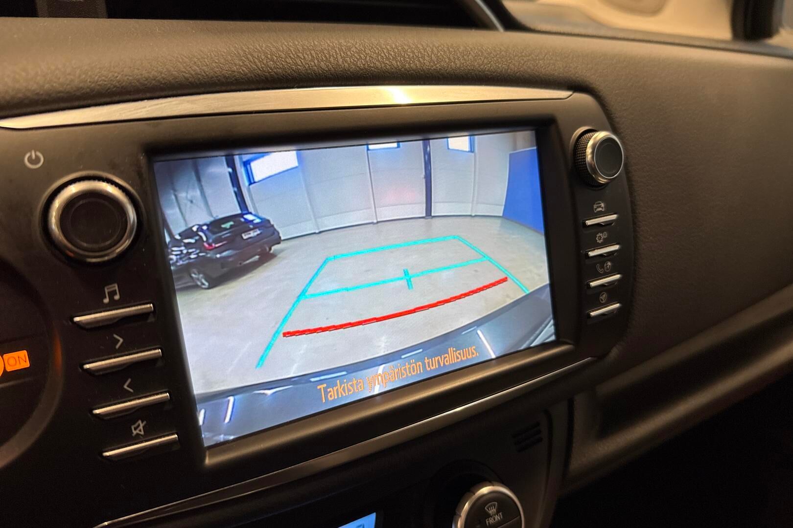 Toyota Yaris iso kuva 21