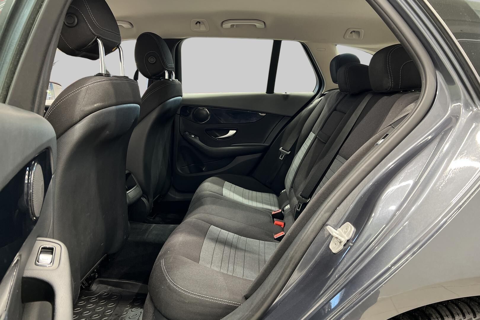 Mercedes-Benz C iso kuva 10