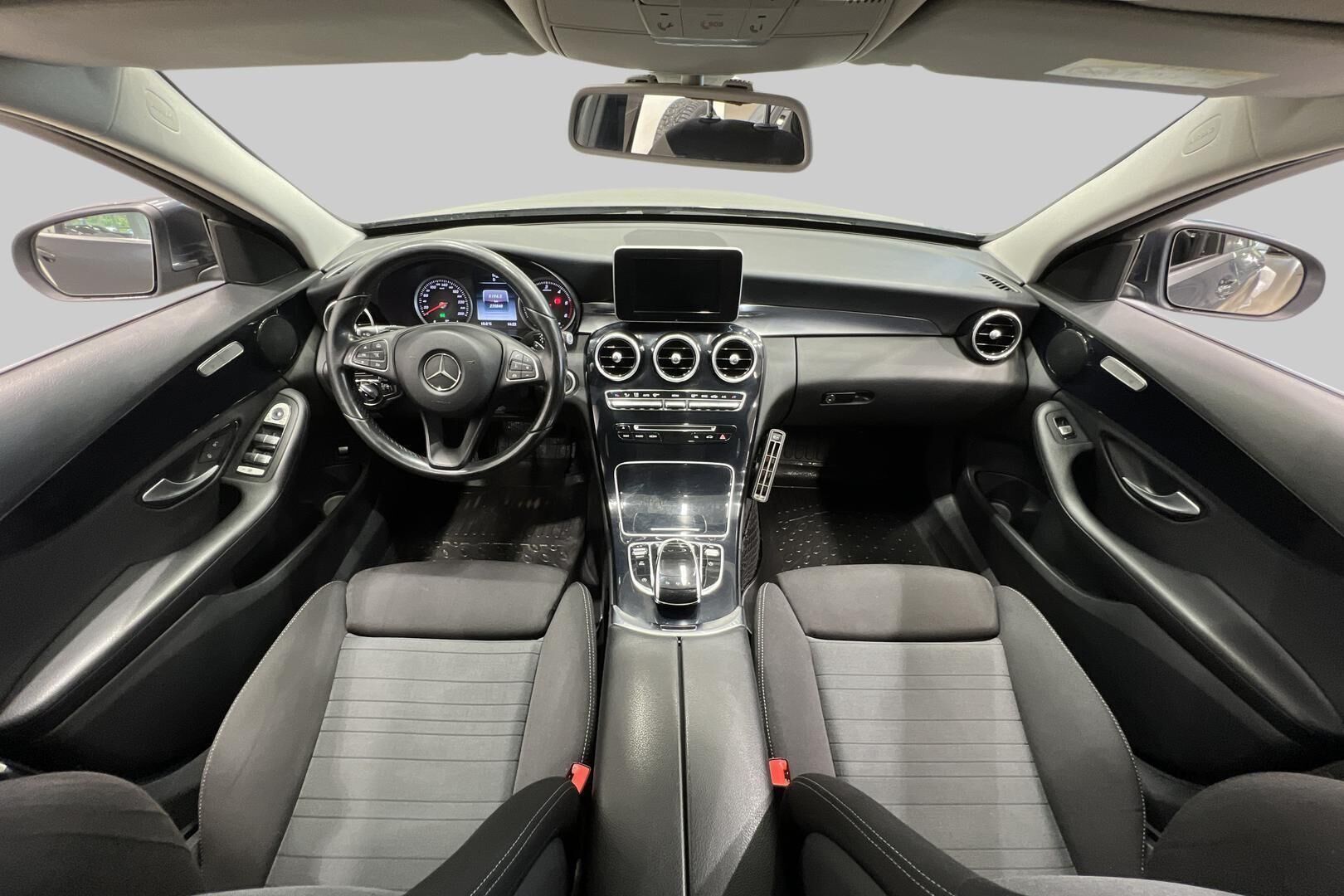Mercedes-Benz C iso kuva 11