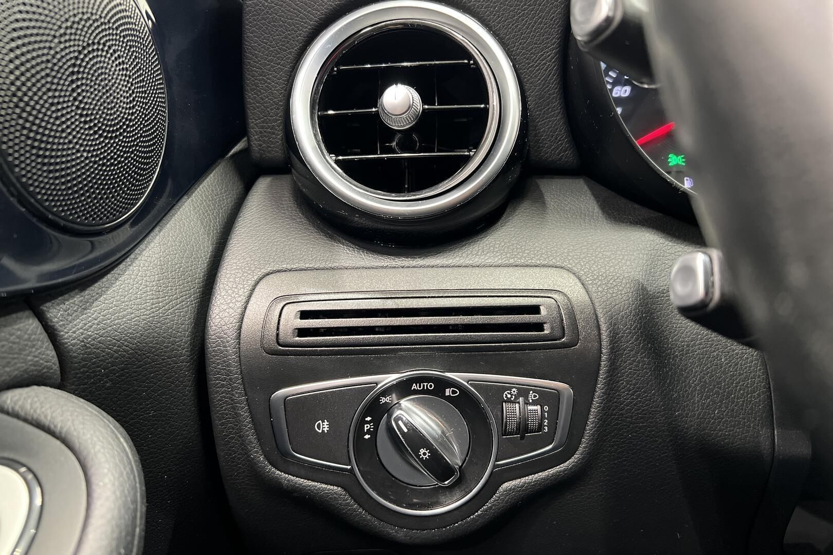 Mercedes-Benz C iso kuva 24