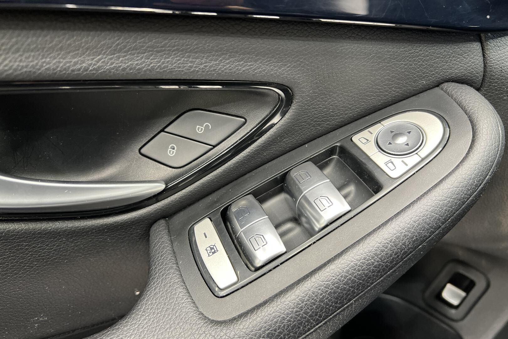 Mercedes-Benz C iso kuva 26