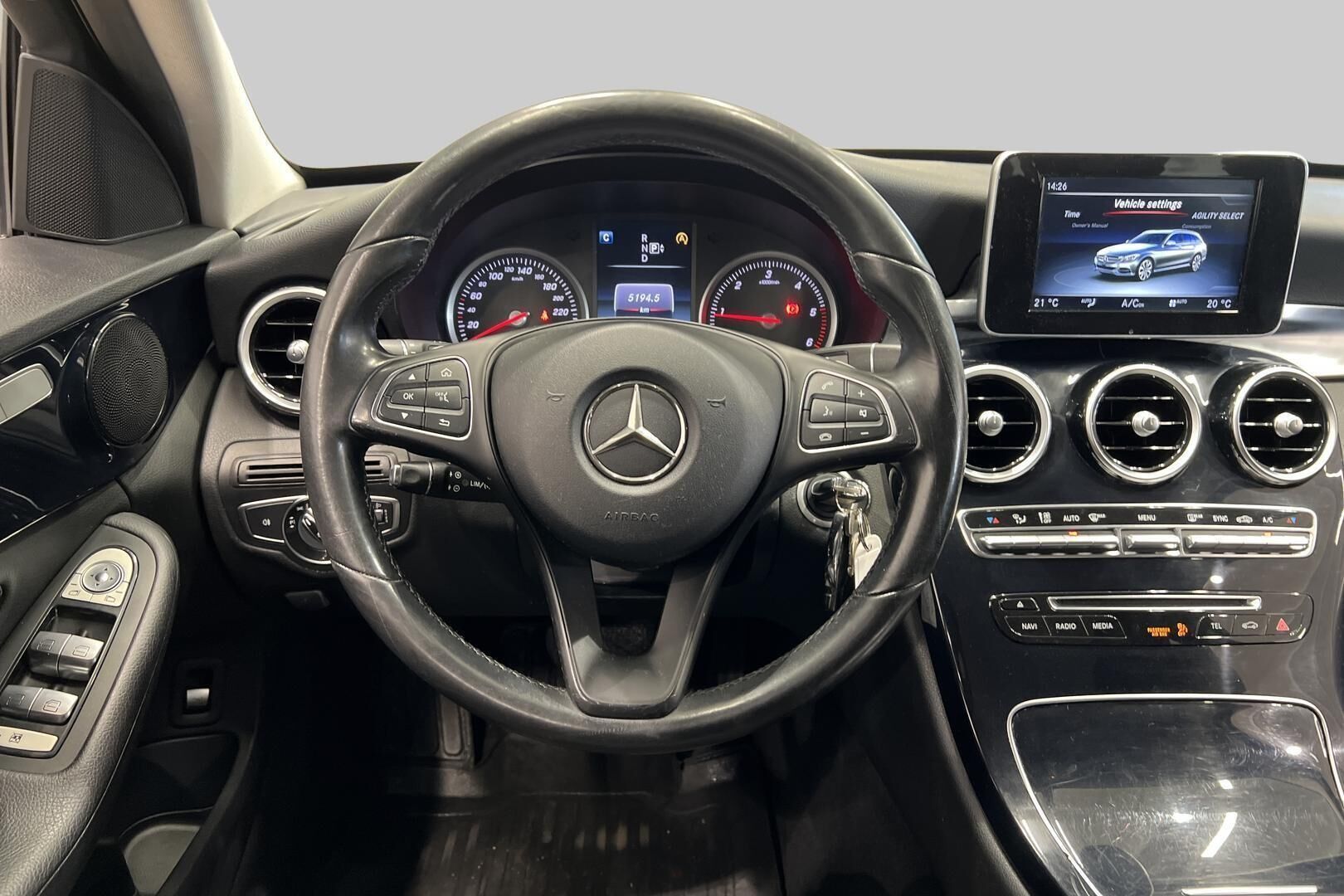 Mercedes-Benz C iso kuva 28