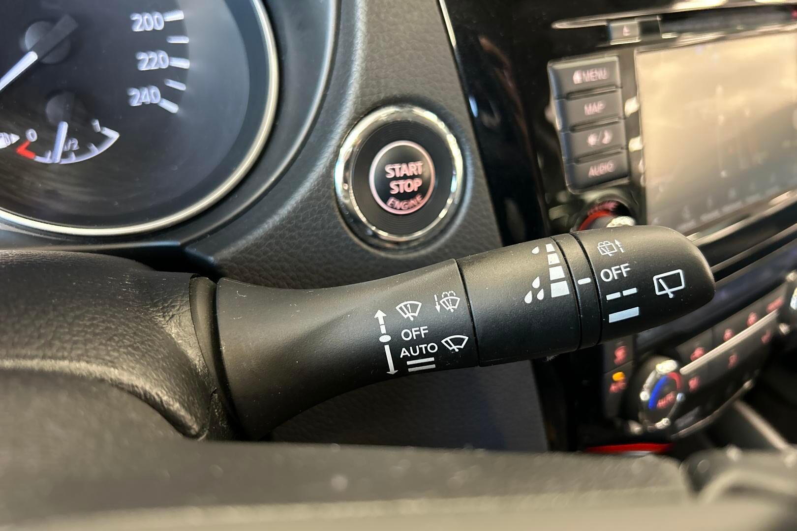 Nissan Qashqai iso kuva 18