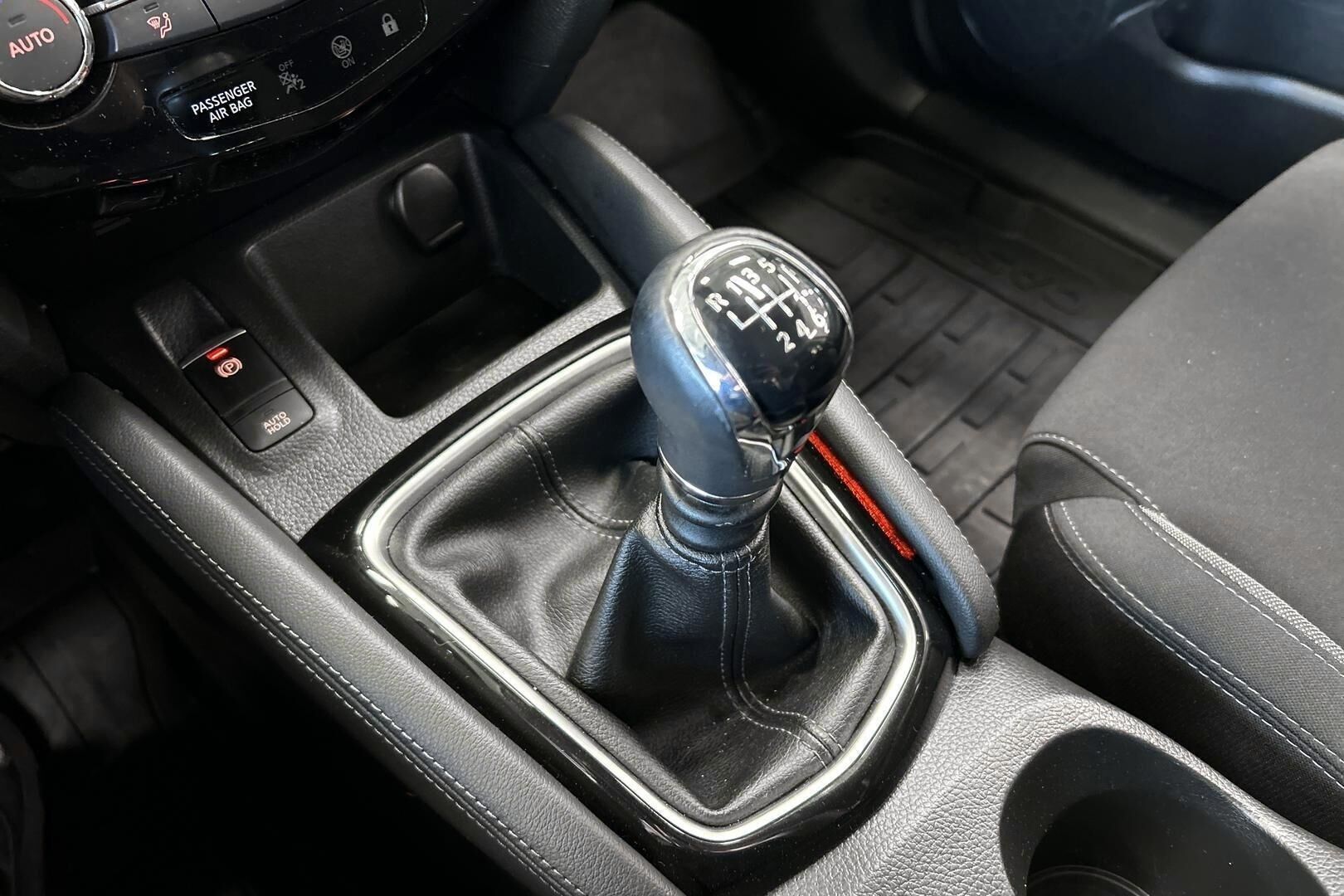 Nissan Qashqai iso kuva 30