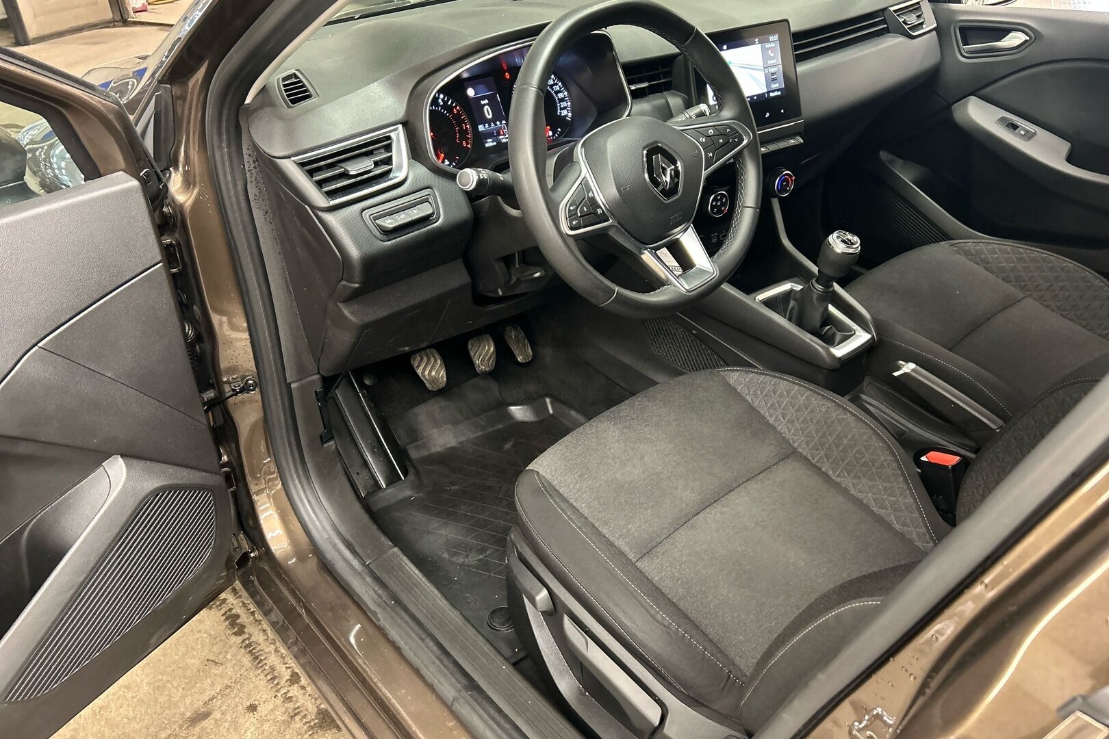 Renault Clio iso kuva 7