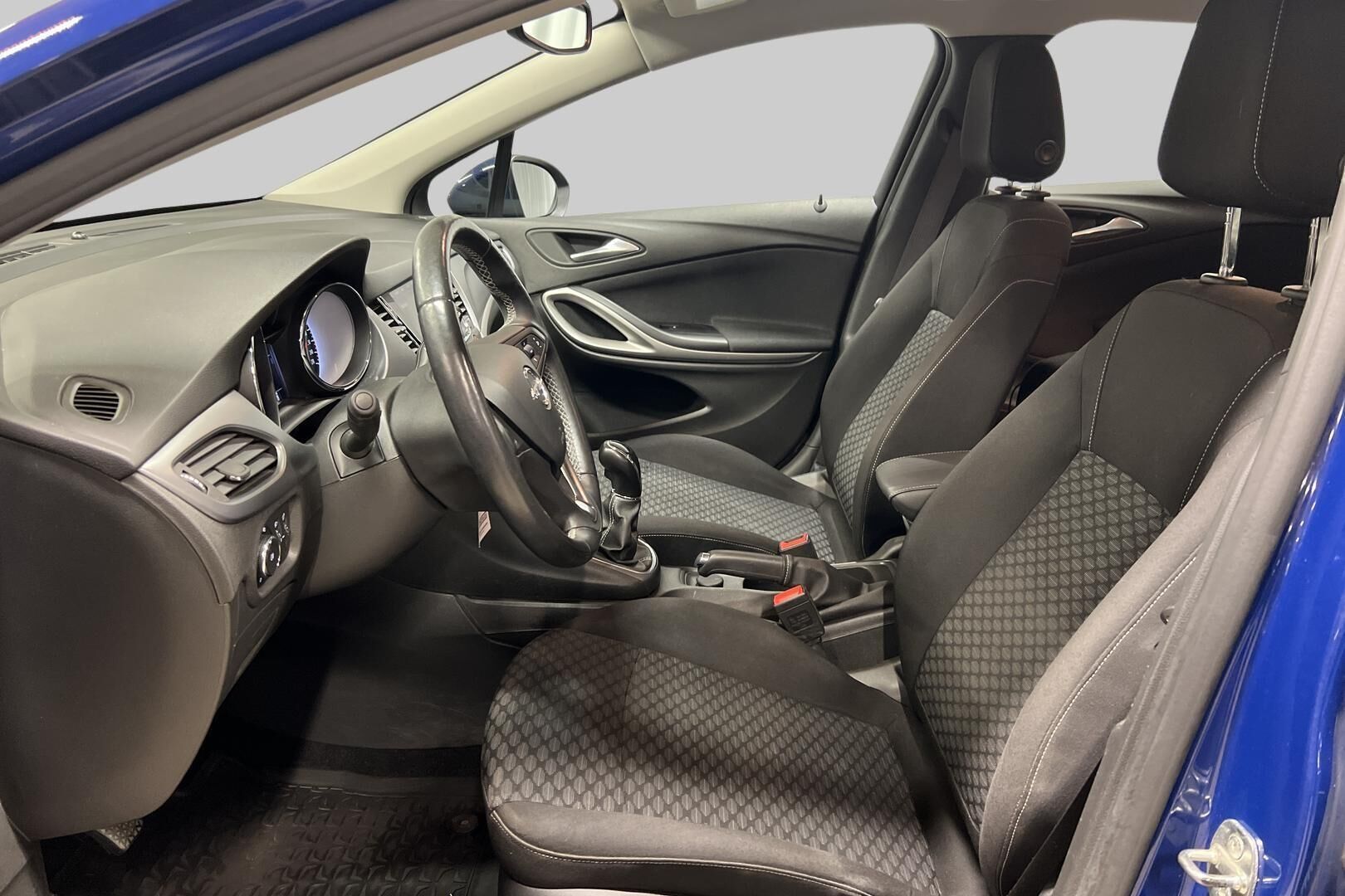 Opel Astra iso kuva 8