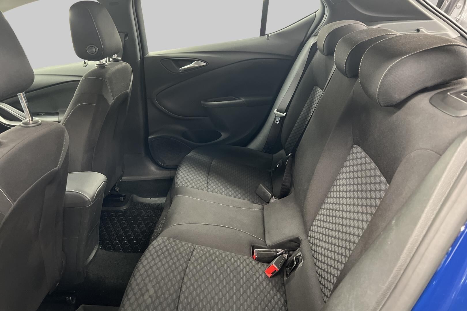 Opel Astra iso kuva 9