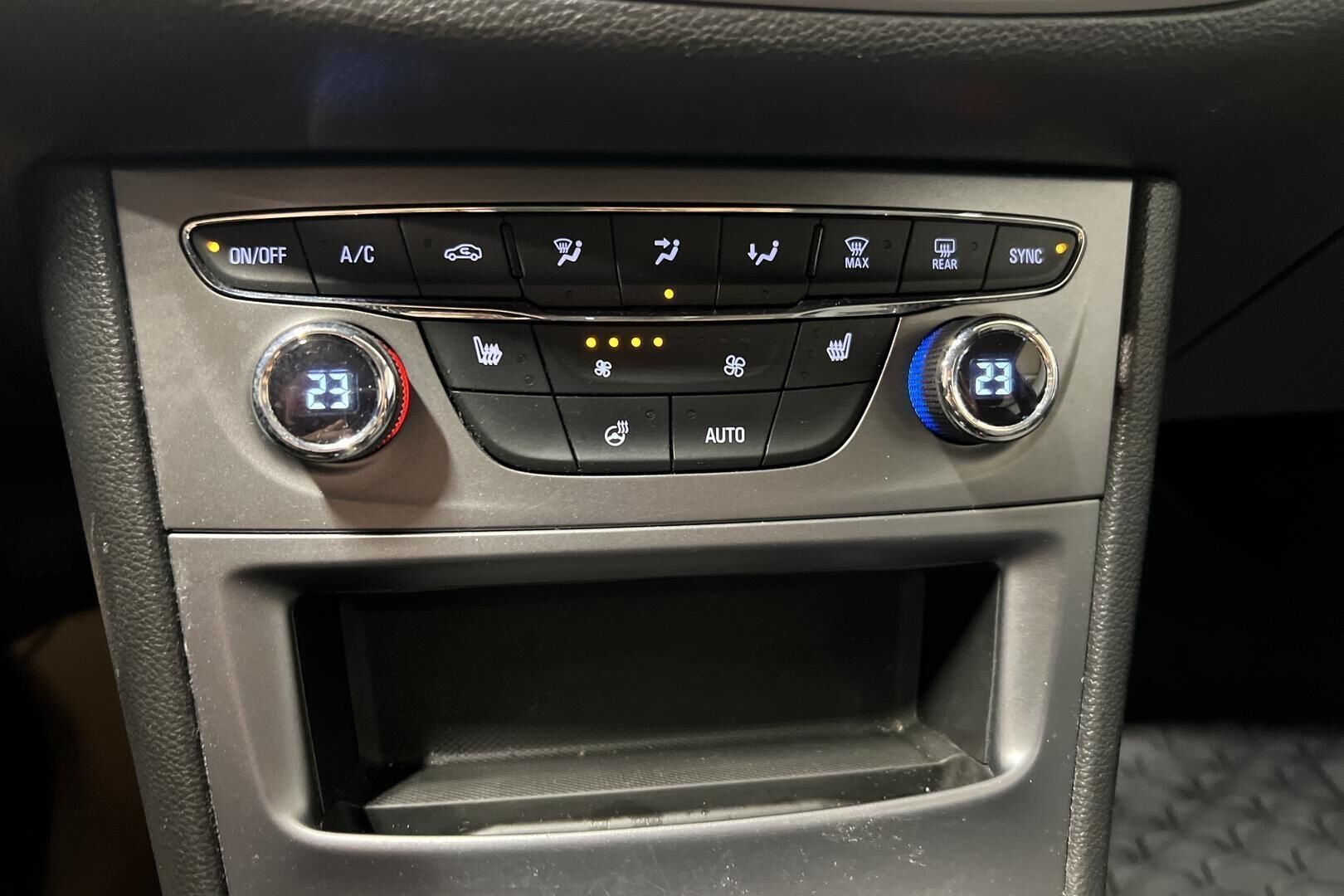Opel Astra iso kuva 15