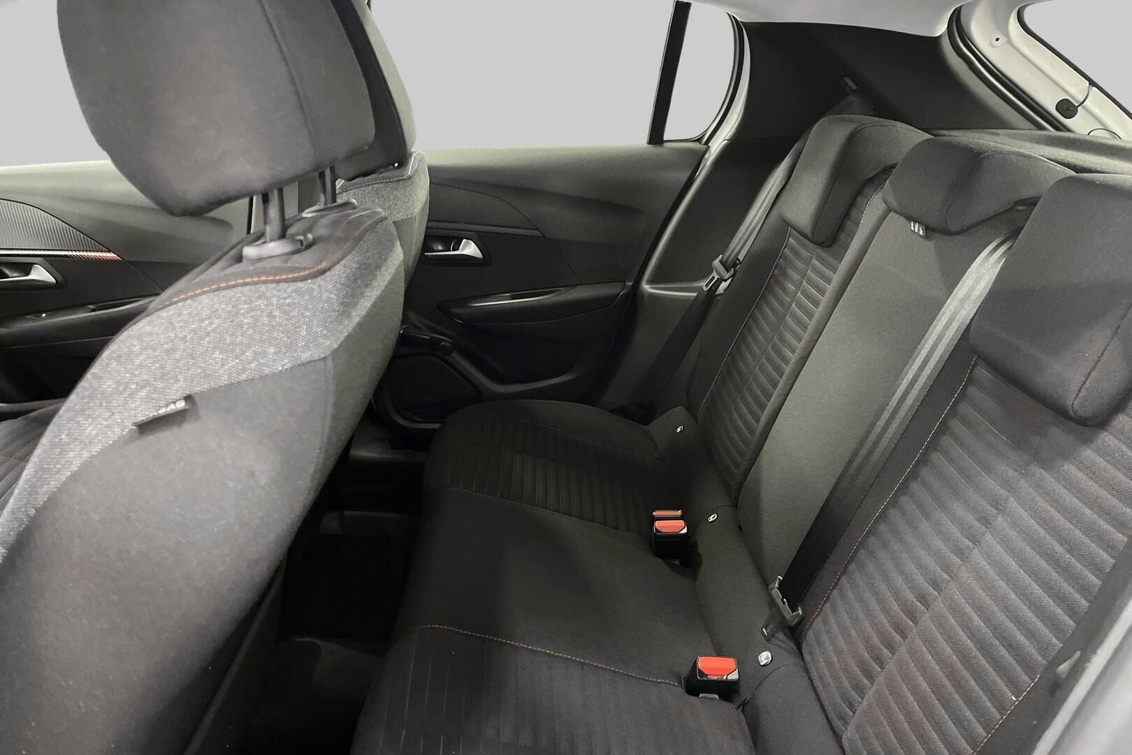 Peugeot 208 iso kuva 10