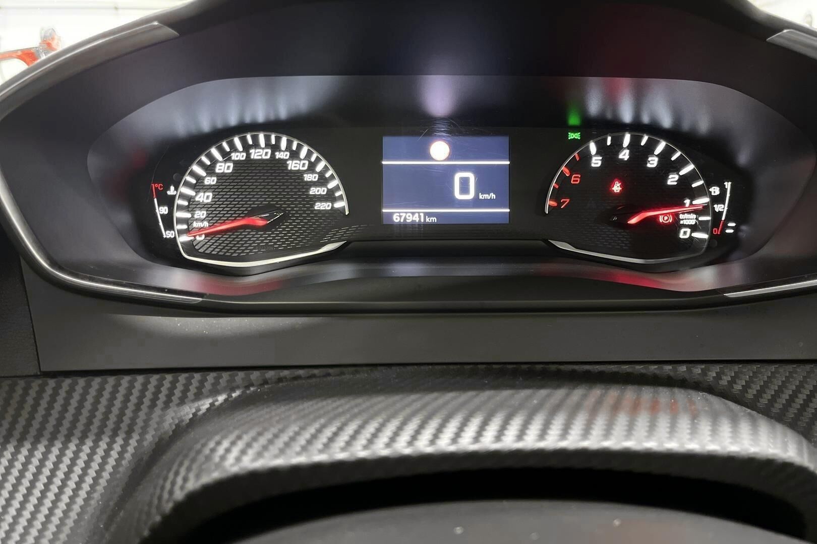 Peugeot 208 iso kuva 15