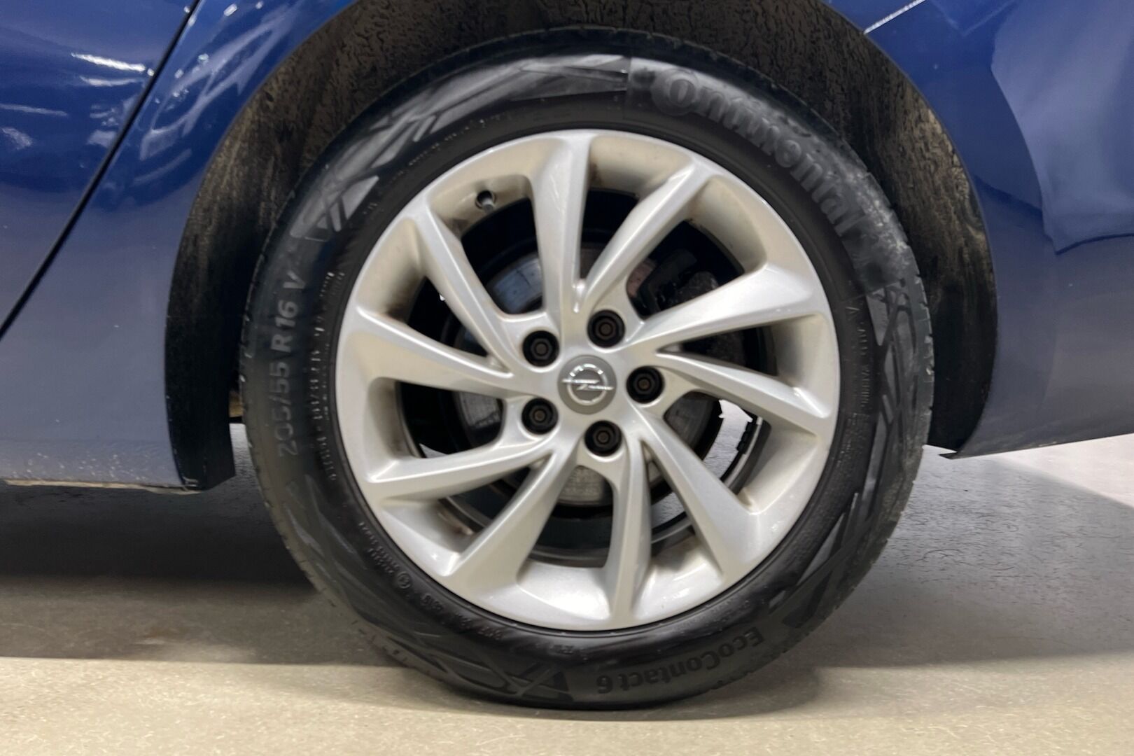 Opel Astra iso kuva 7