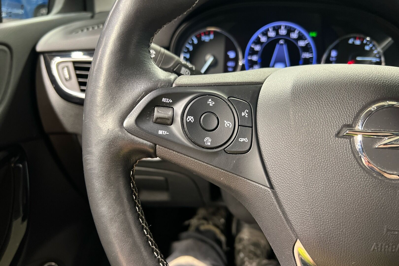 Opel Astra iso kuva 9