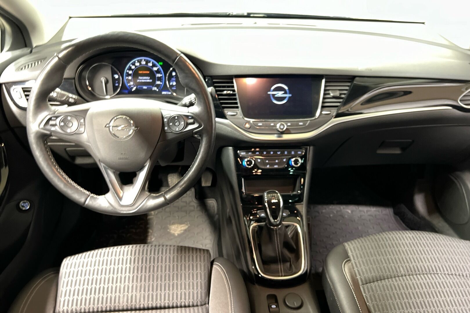 Opel Astra iso kuva 14