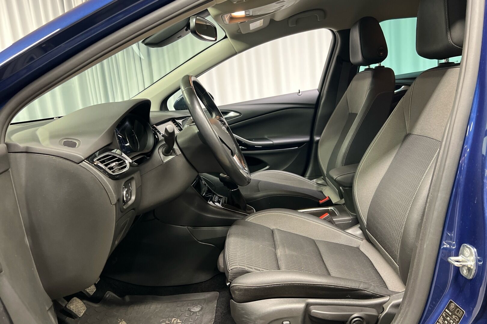 Opel Astra iso kuva 4