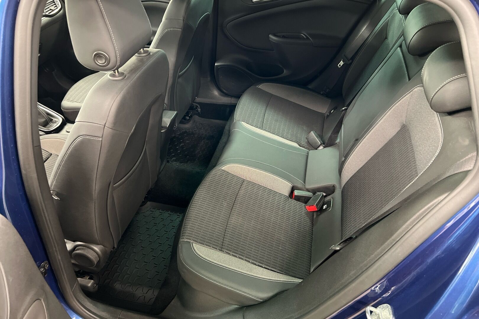 Opel Astra iso kuva 5