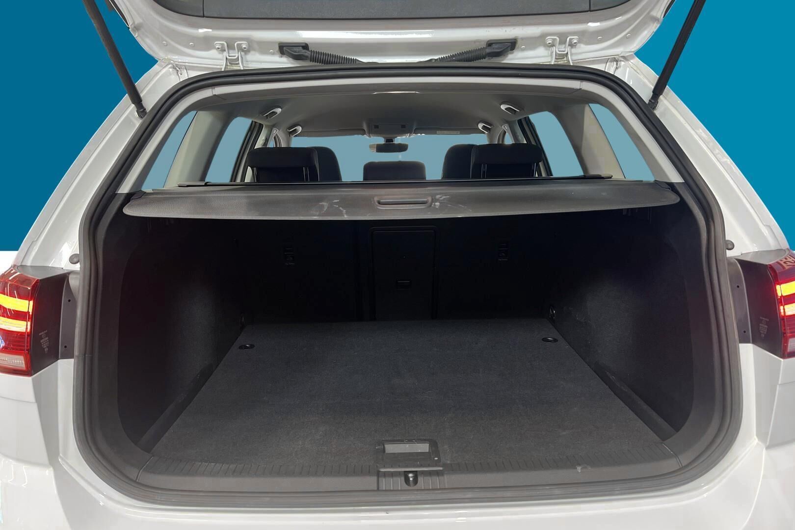 Volkswagen Golf iso kuva 29