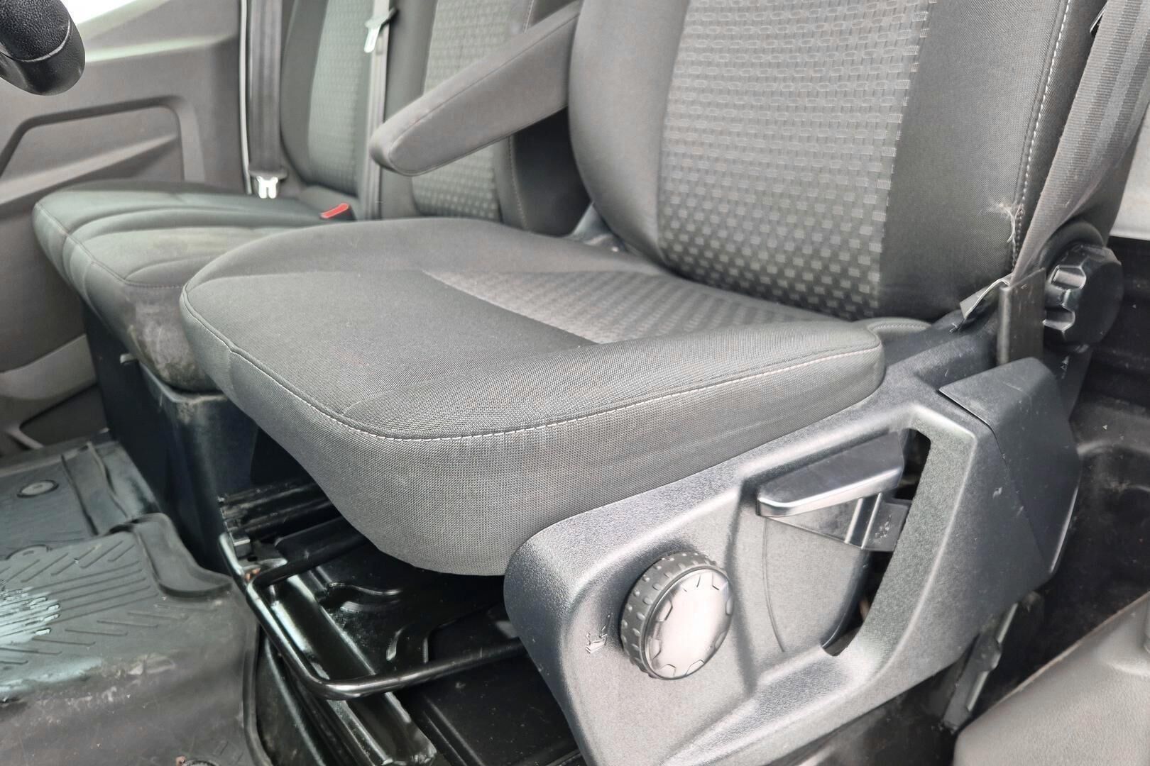 Ford Transit iso kuva 13