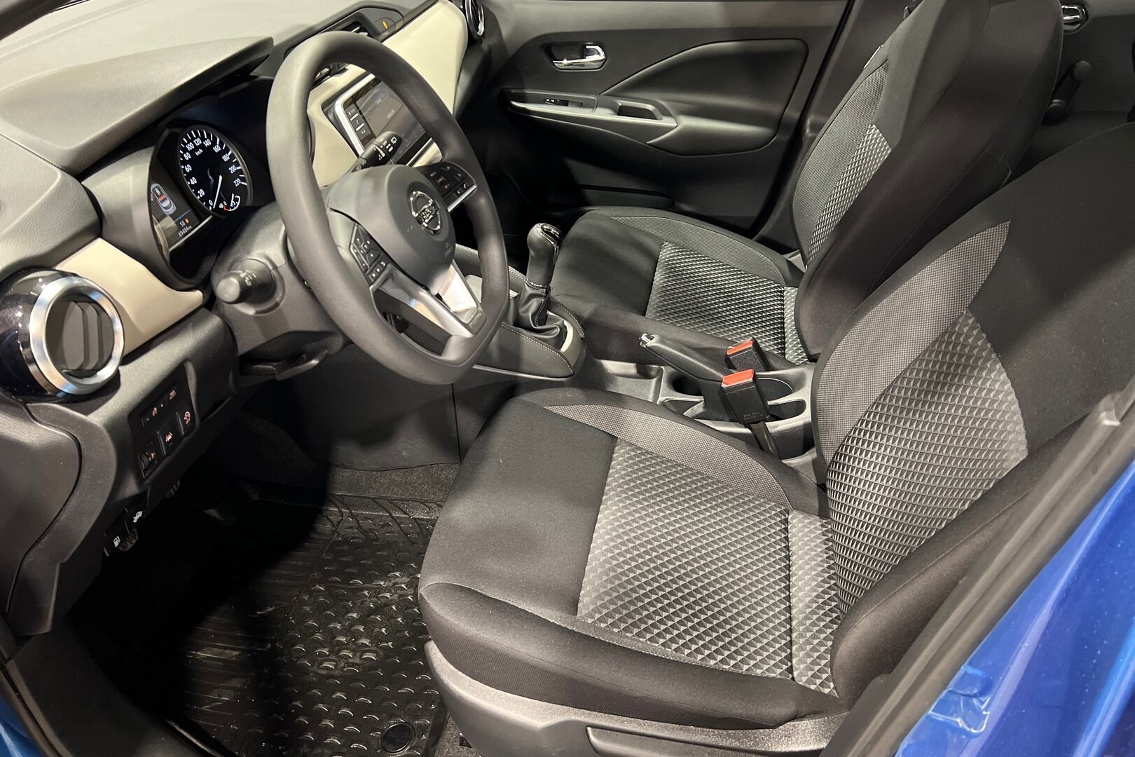 Nissan Micra iso kuva 7
