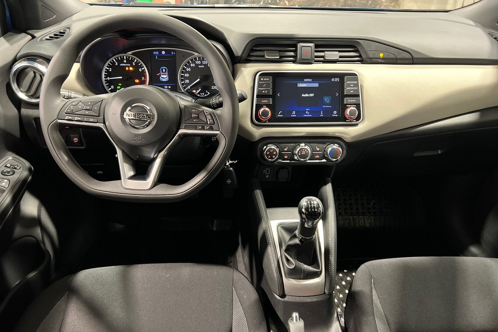 Nissan Micra iso kuva 8