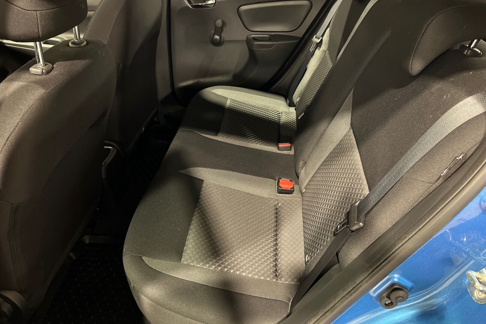 Nissan Micra iso kuva 9