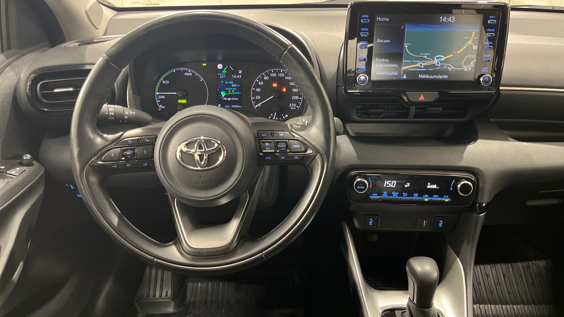 Toyota Yaris iso kuva 10