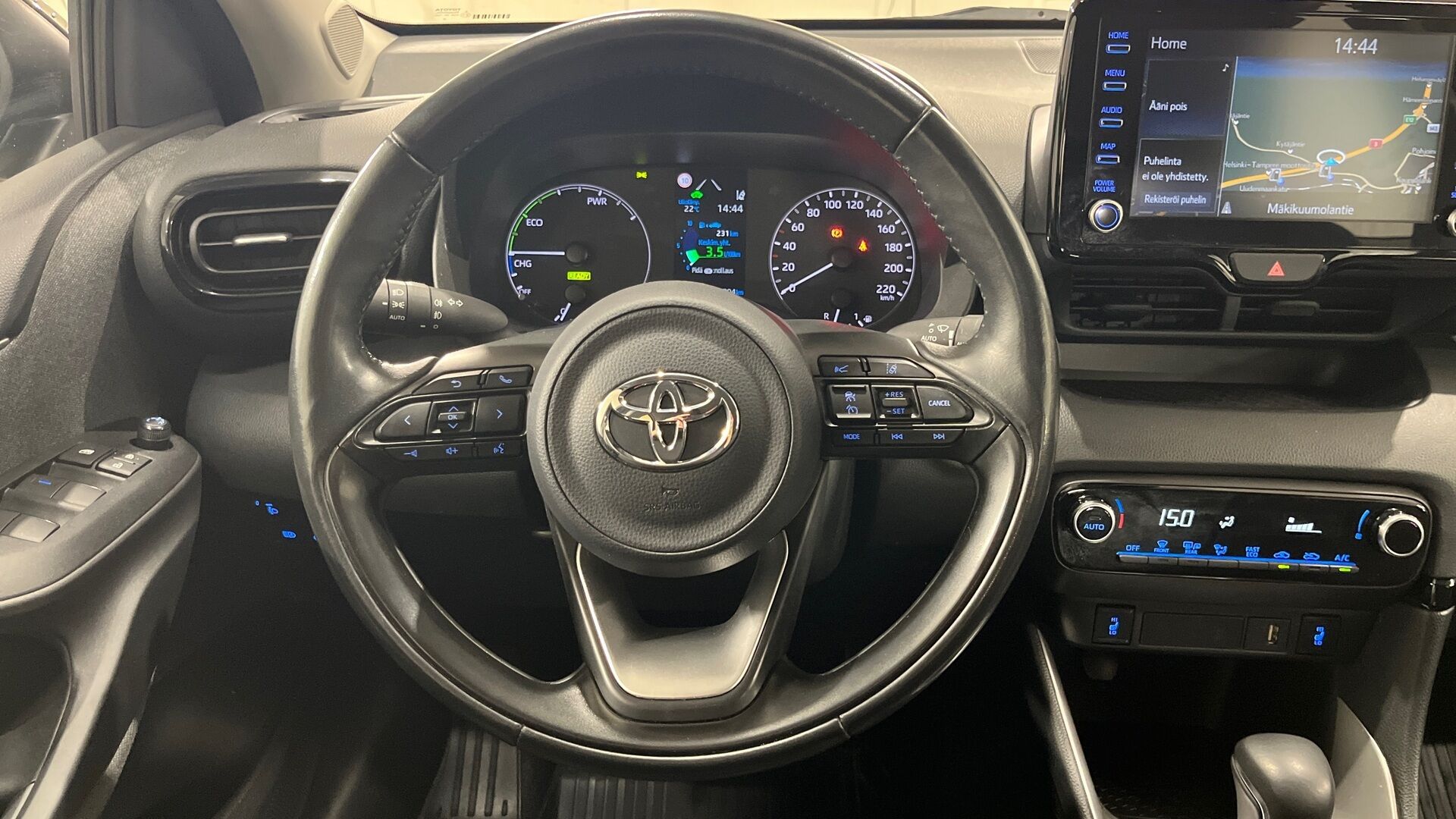 Toyota Yaris iso kuva 11