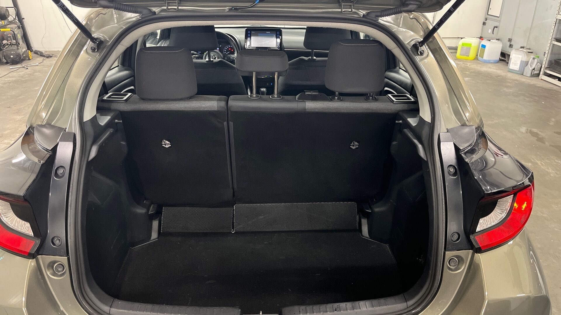 Toyota Yaris iso kuva 14
