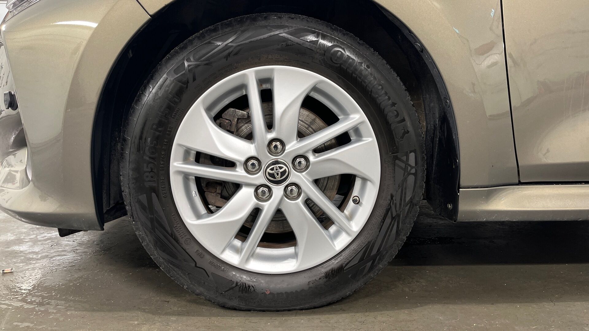 Toyota Yaris iso kuva 17