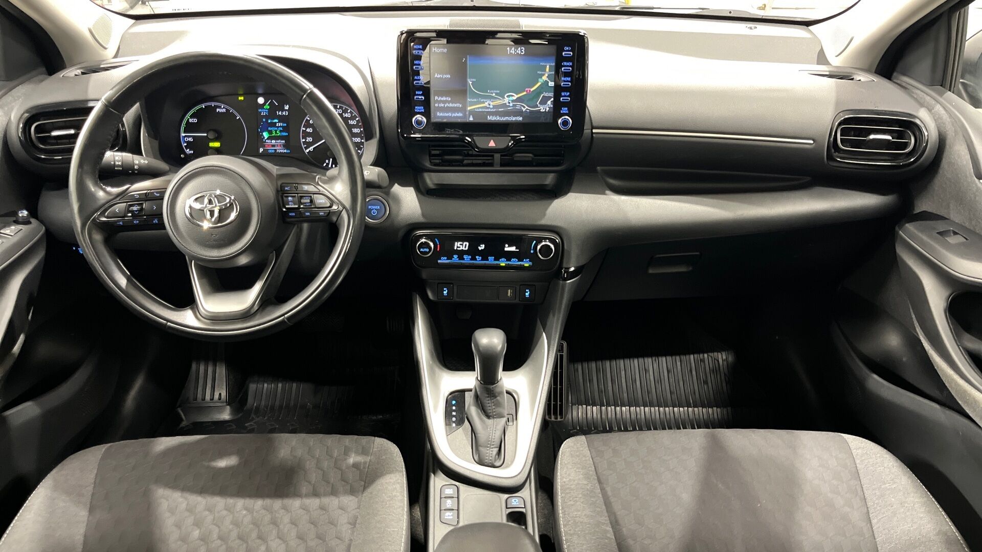 Toyota Yaris iso kuva 9