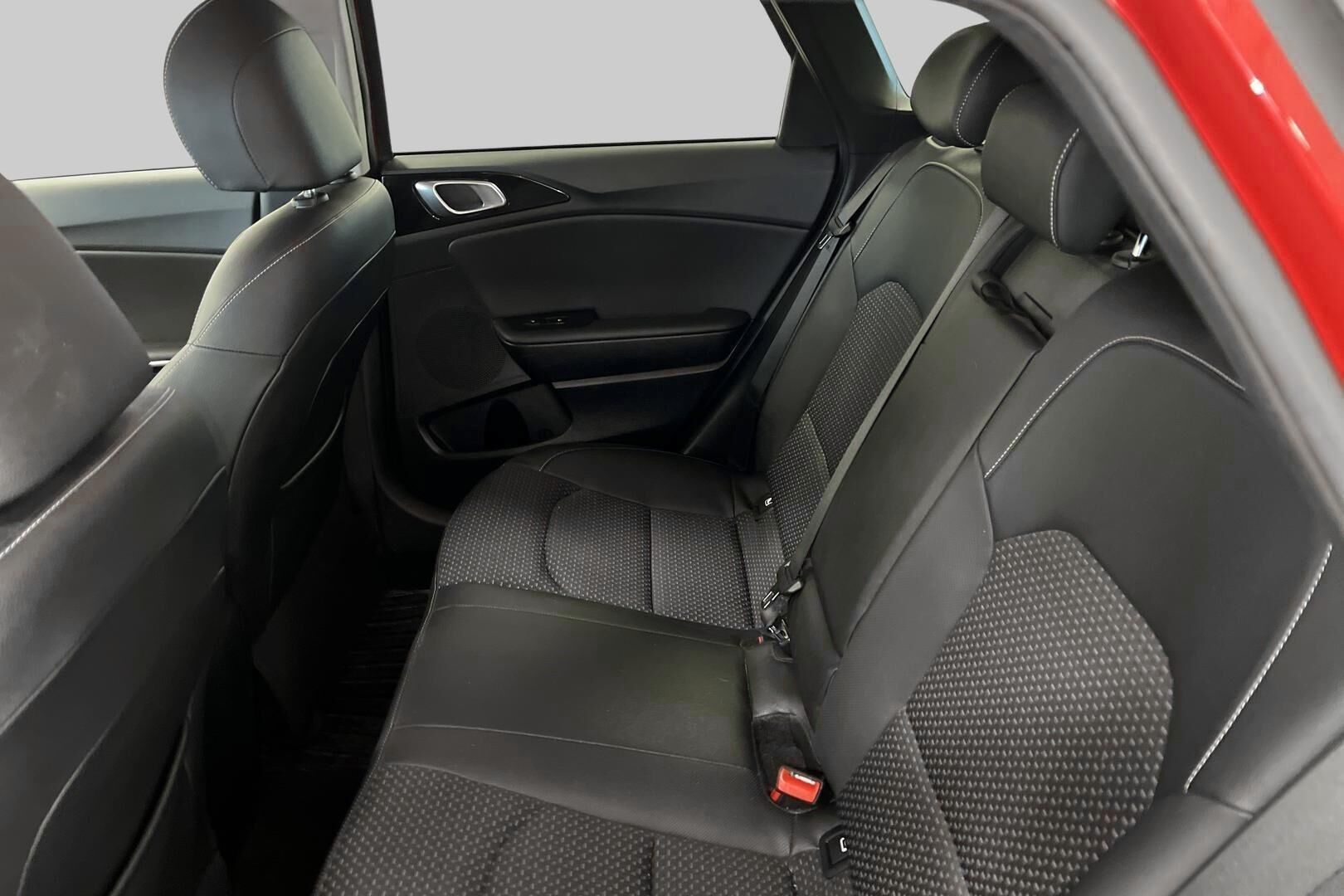 Kia Ceed iso kuva 17