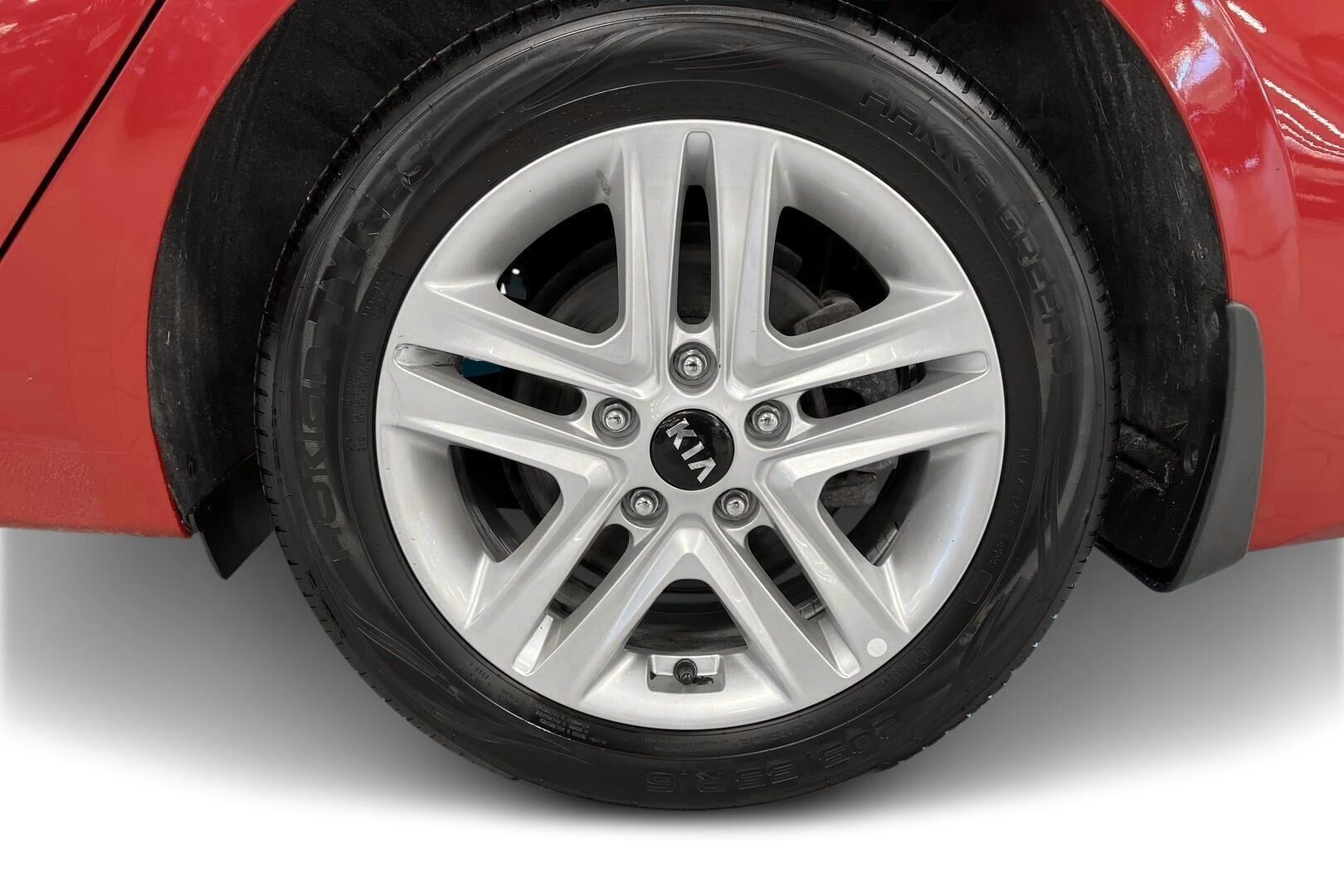 Kia Ceed iso kuva 18
