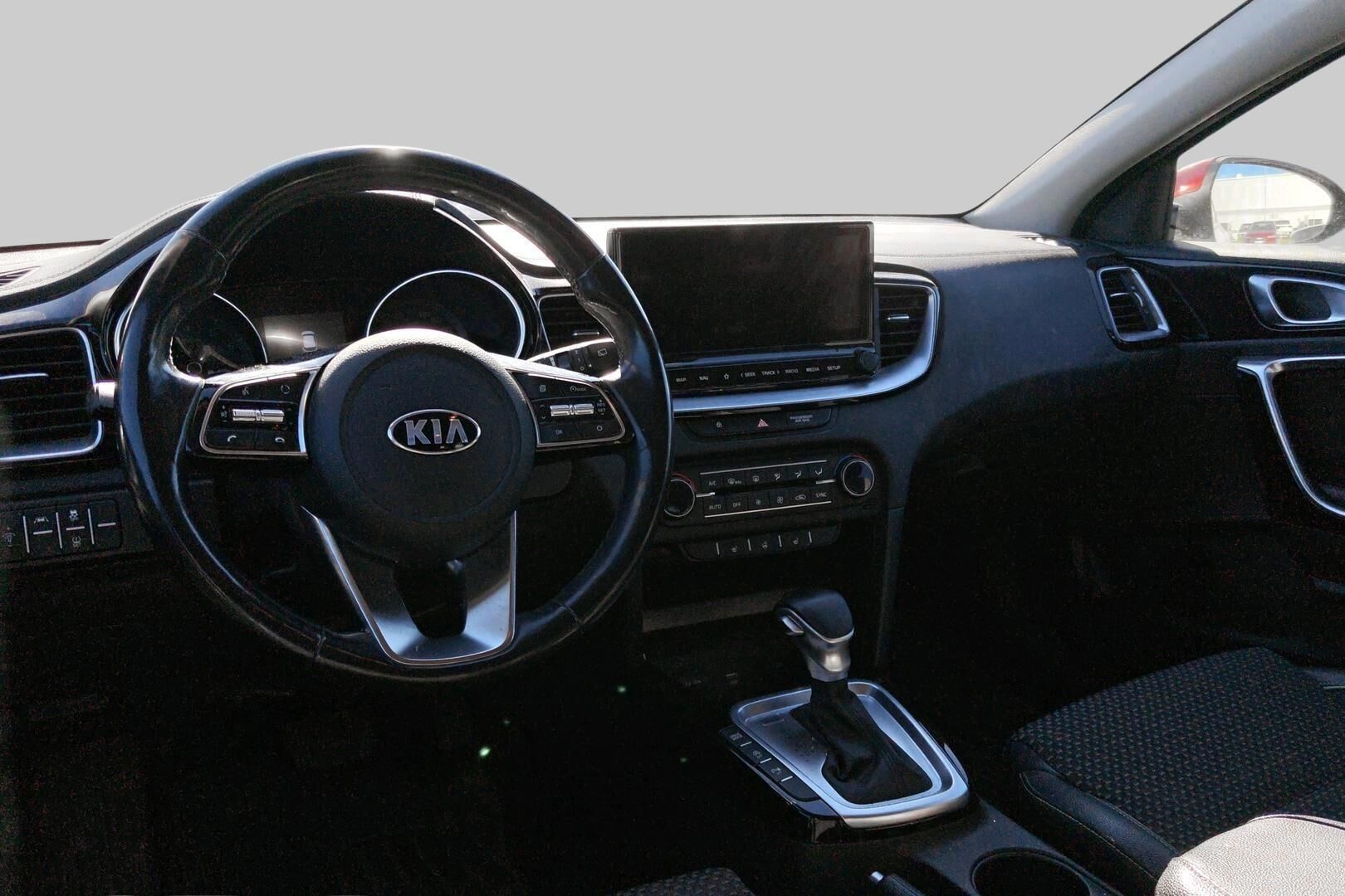 Kia Ceed iso kuva 2