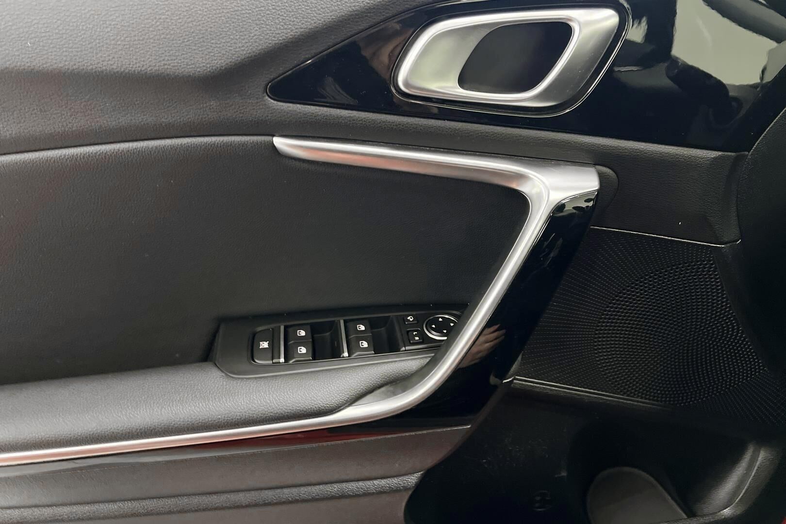 Kia Ceed iso kuva 21