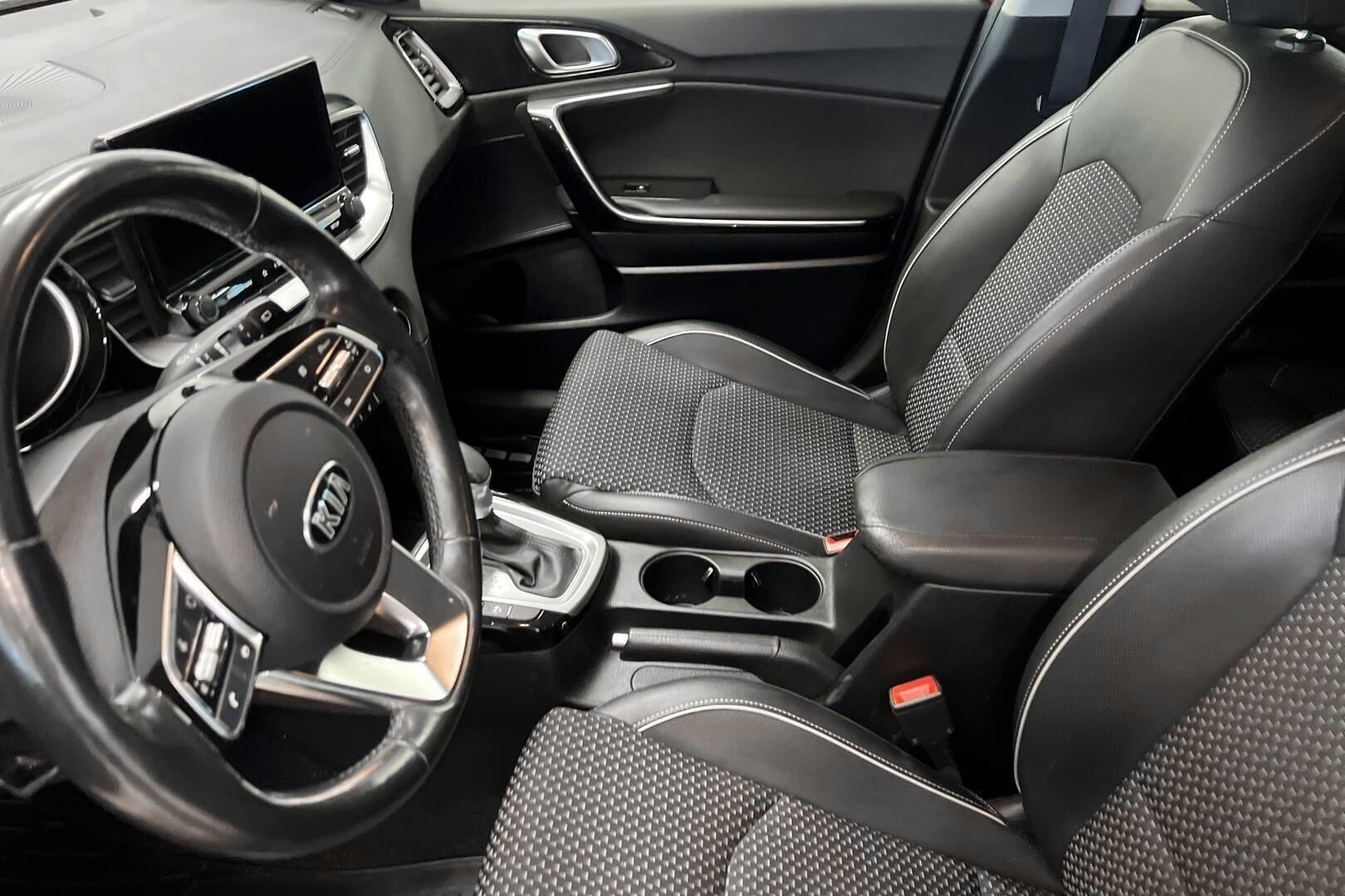 Kia Ceed iso kuva 5
