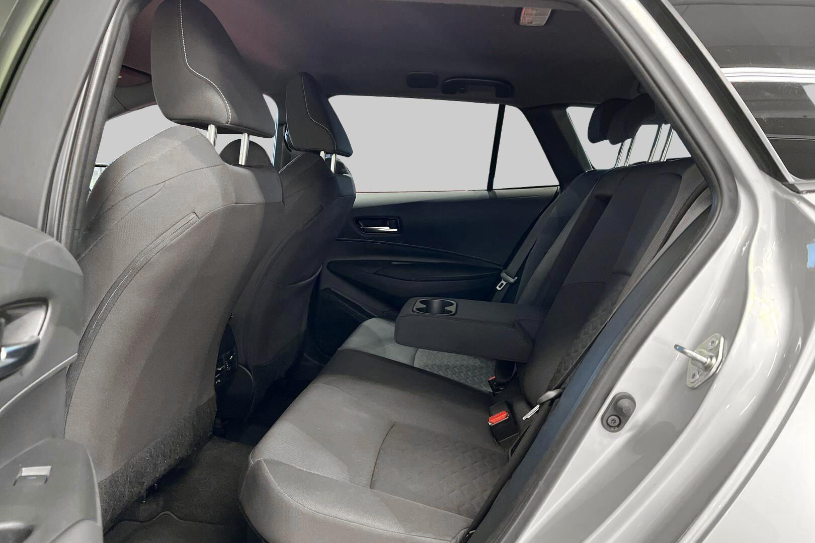 Suzuki Swace iso kuva 10