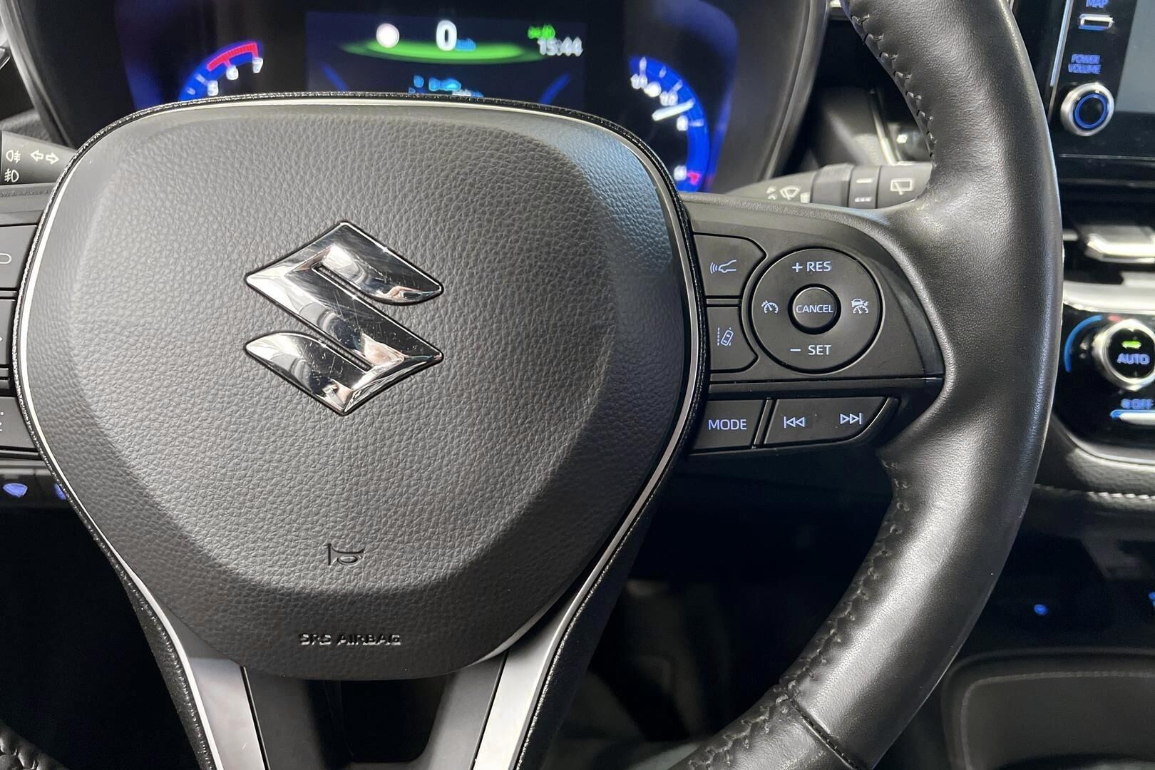 Suzuki Swace iso kuva 21