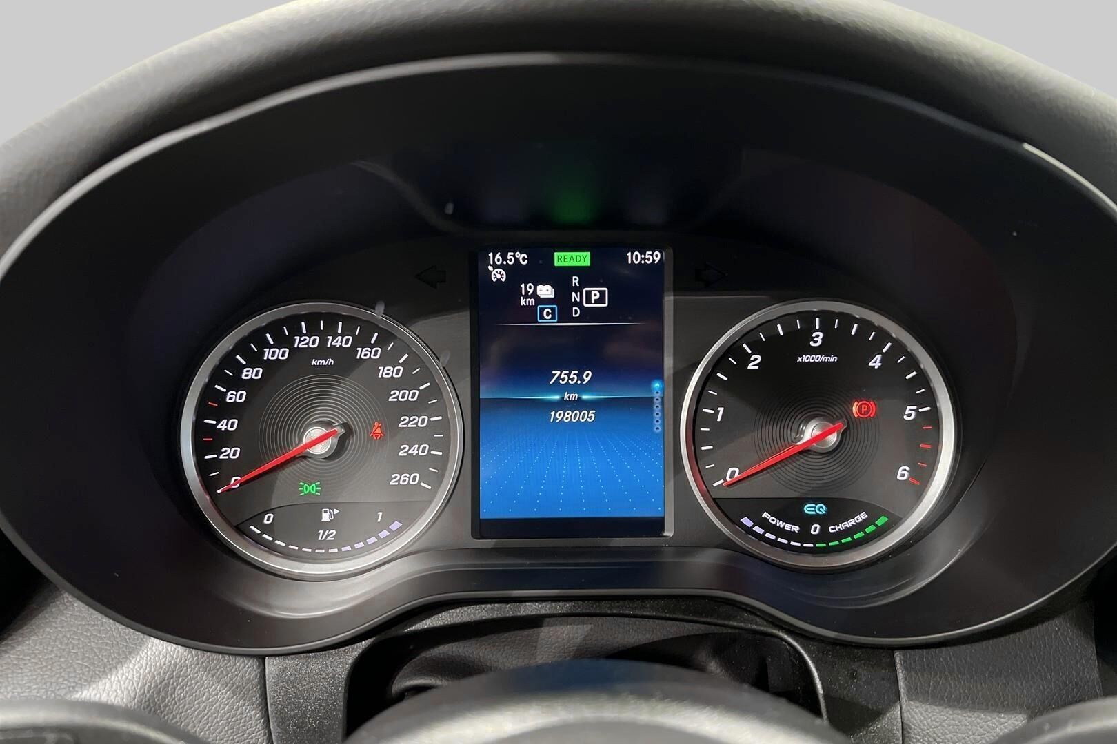 Mercedes-Benz GLC iso kuva 14
