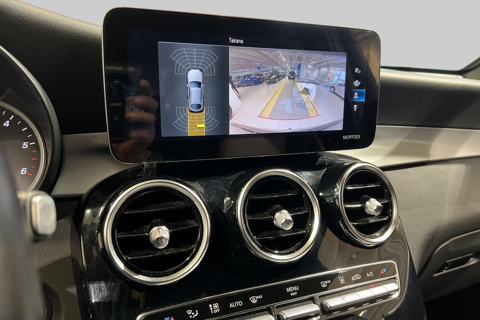 Mercedes-Benz GLC iso kuva 16