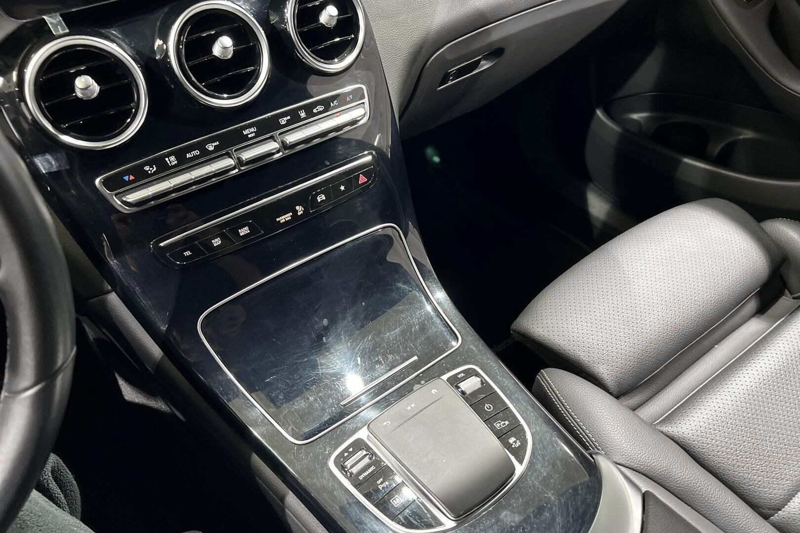 Mercedes-Benz GLC iso kuva 23
