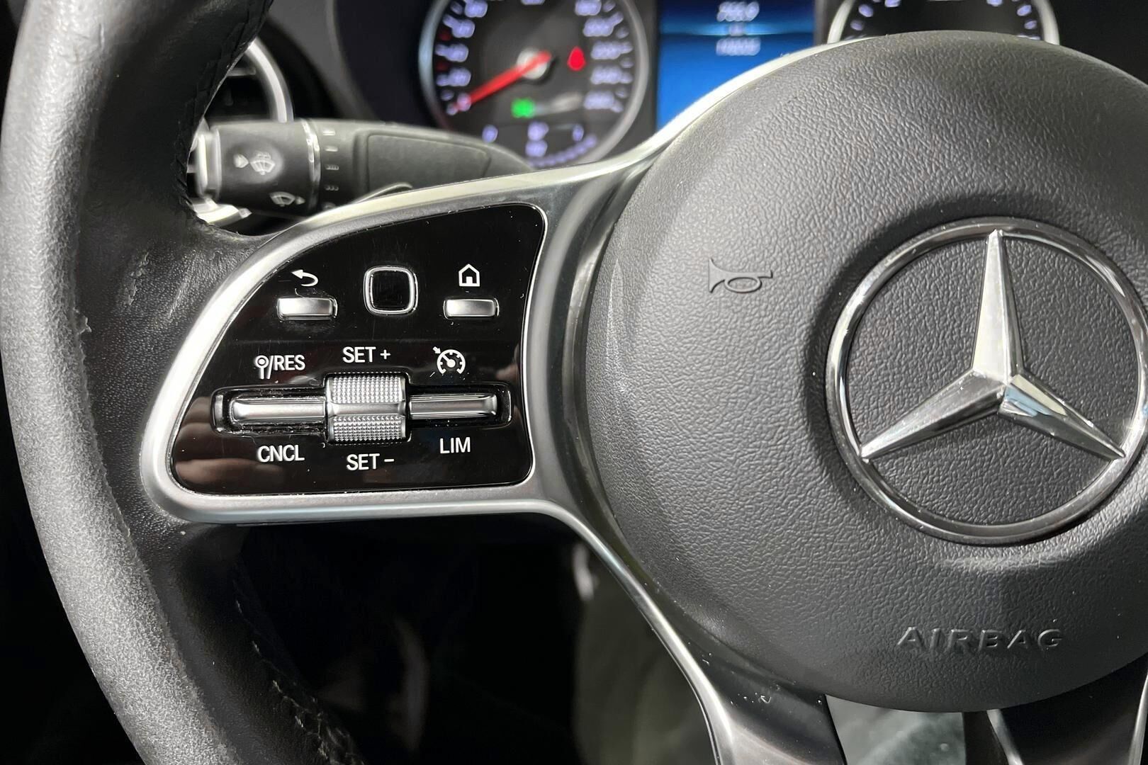 Mercedes-Benz GLC iso kuva 26