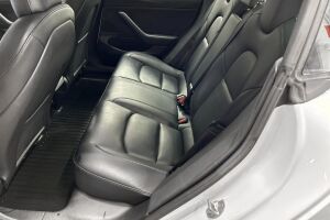 Tesla Model 3 esikatselu 10