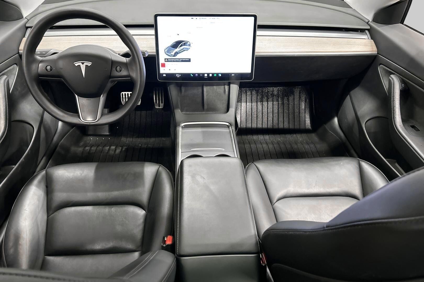 Tesla Model 3 iso kuva 11