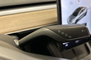 Tesla Model 3 esikatselu 16