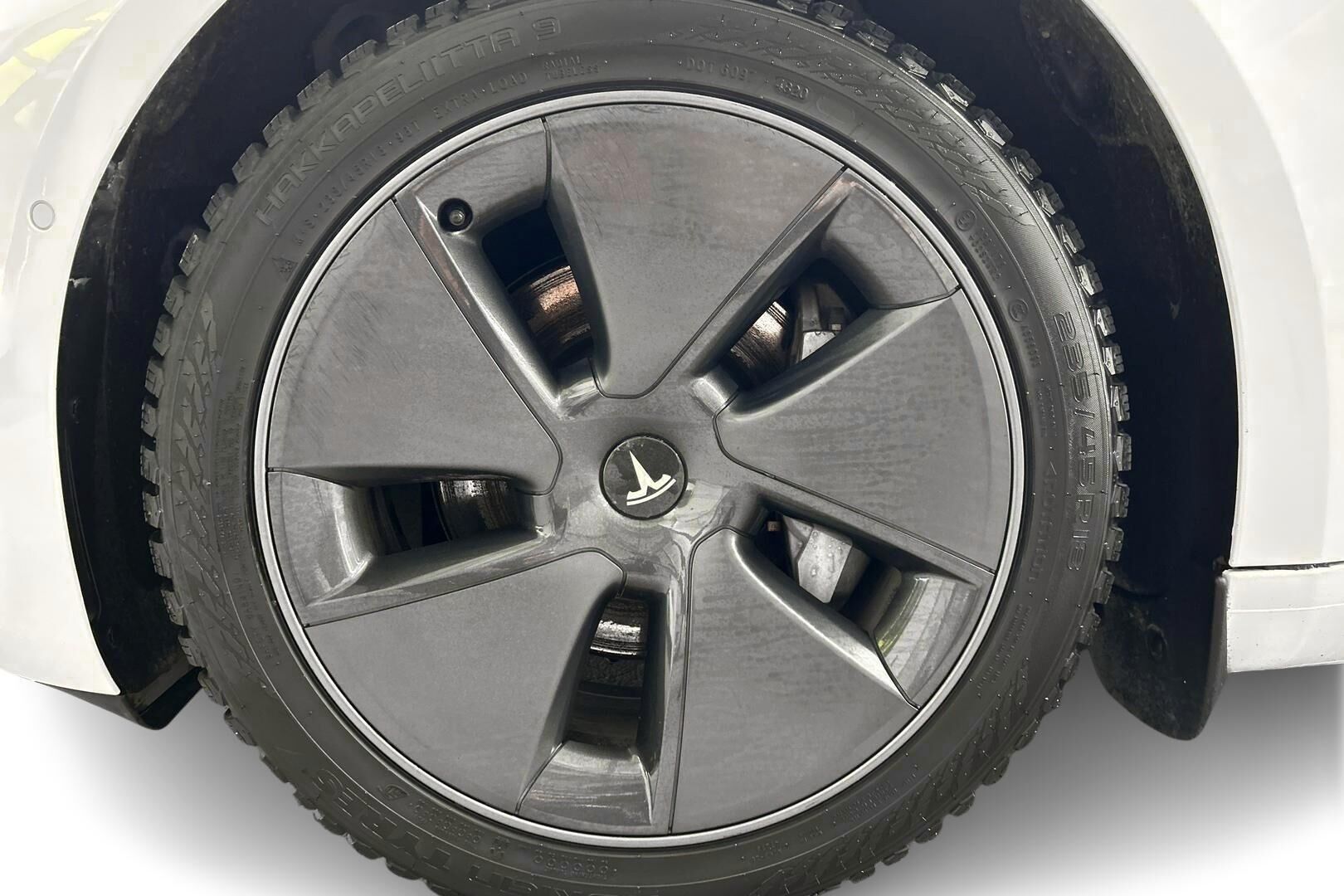 Tesla Model 3 iso kuva 21