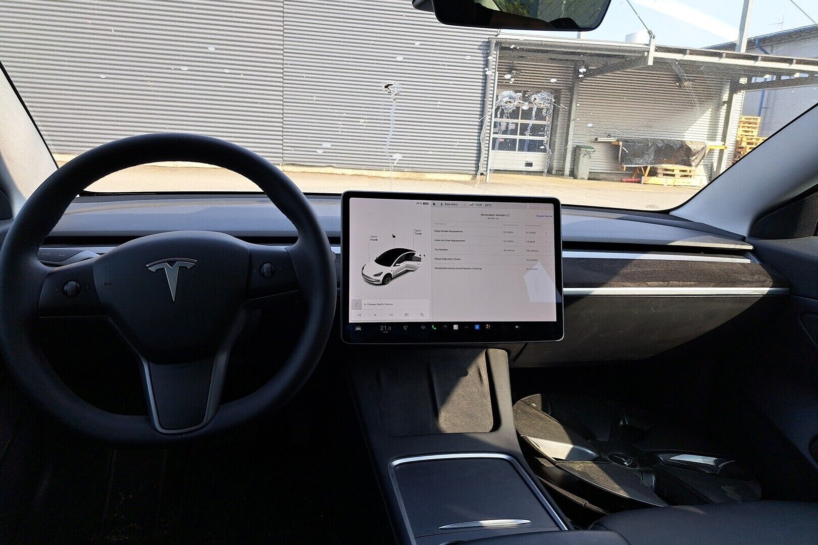 Tesla Model 3 iso kuva 1