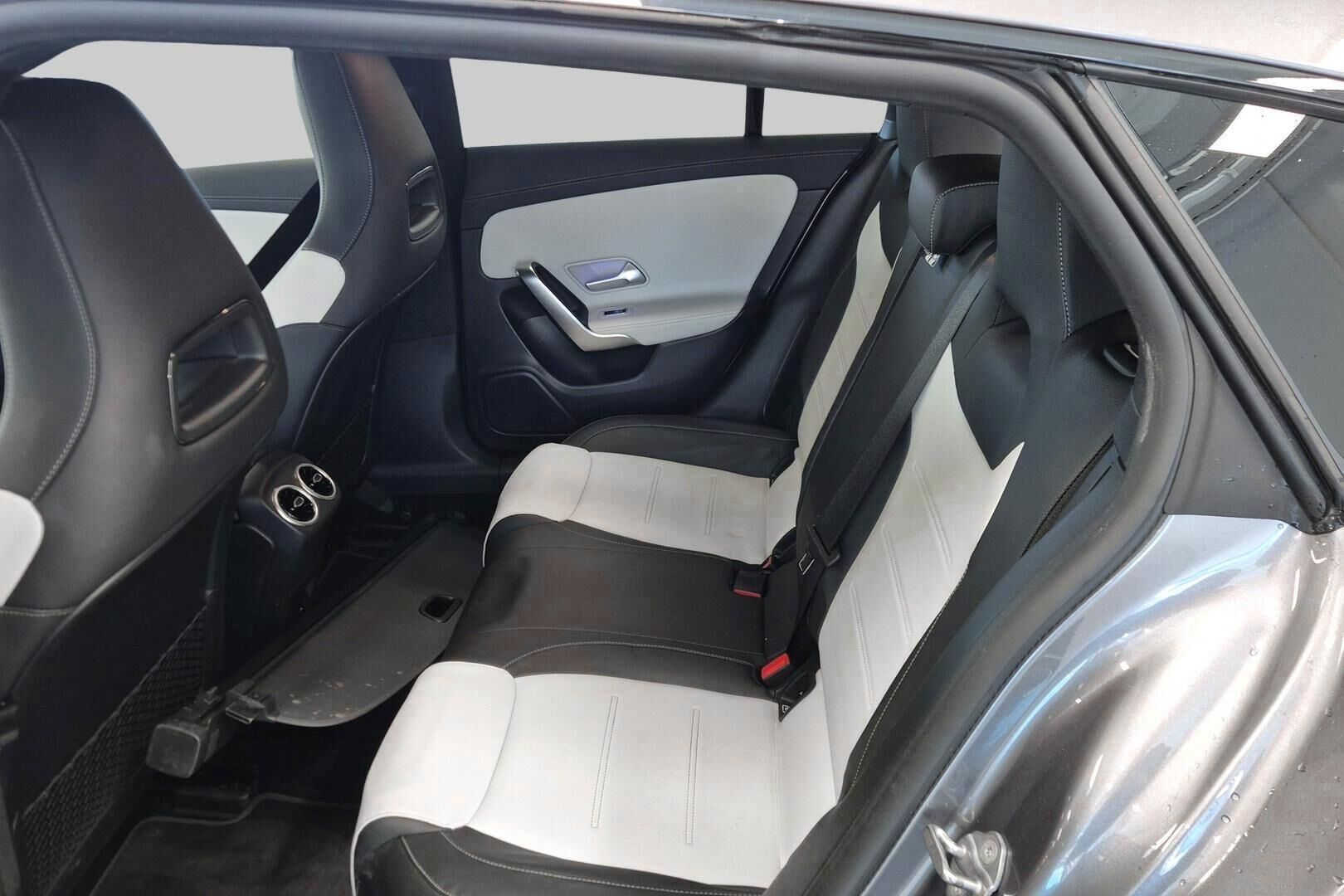 Mercedes-Benz CLA iso kuva 21