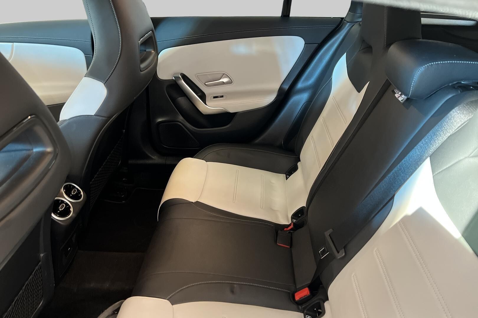 Mercedes-Benz CLA iso kuva 9