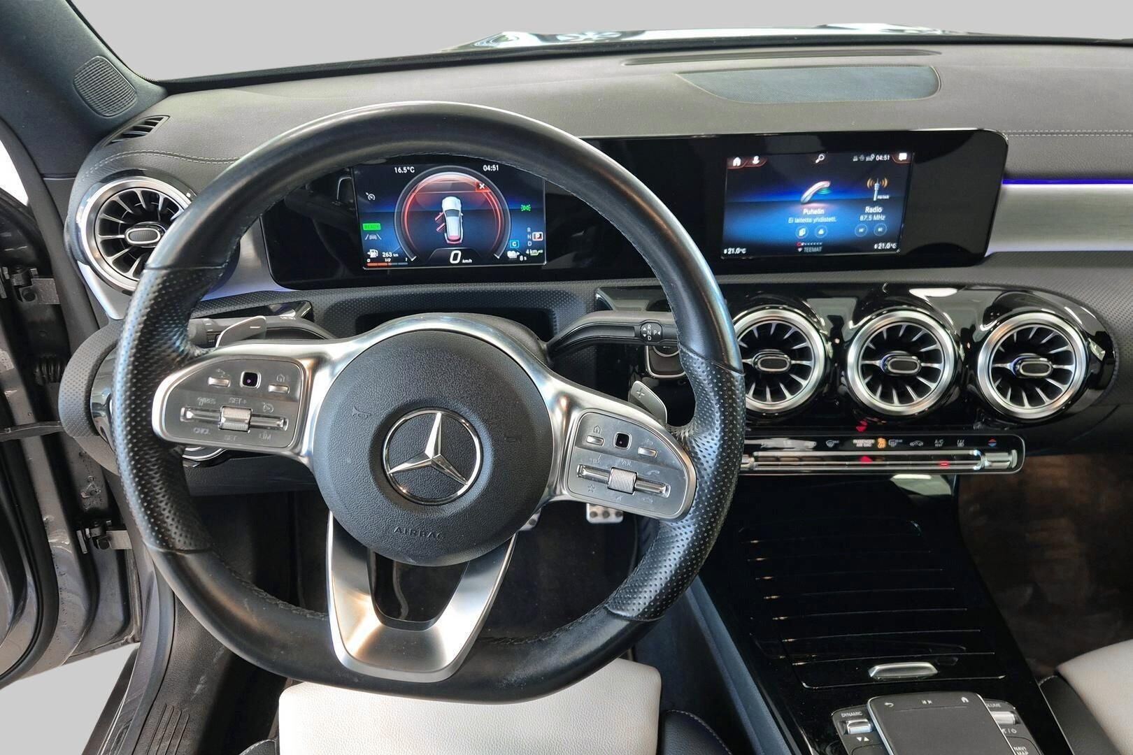 Mercedes-Benz CLA iso kuva 9