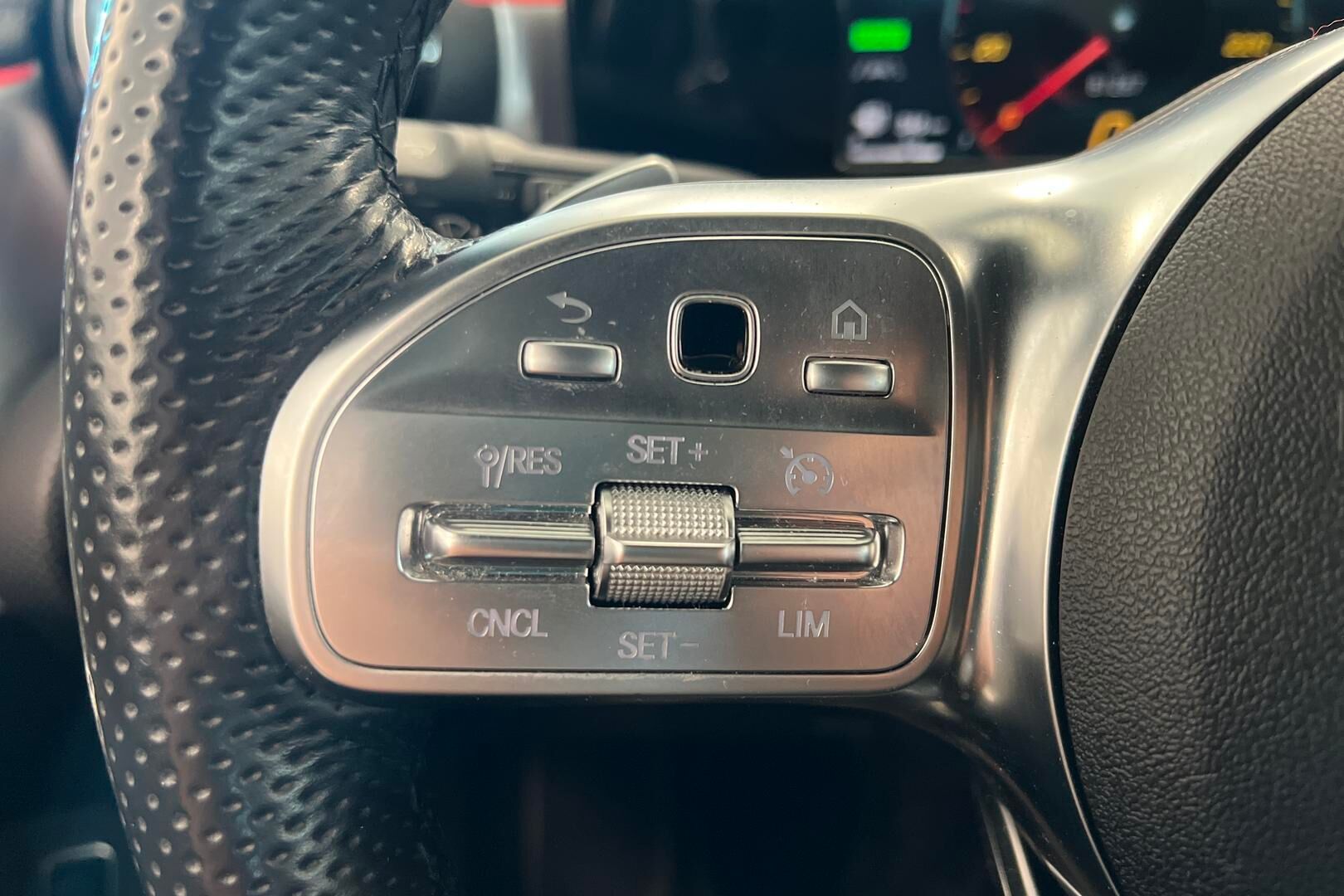 Mercedes-Benz CLA iso kuva 16