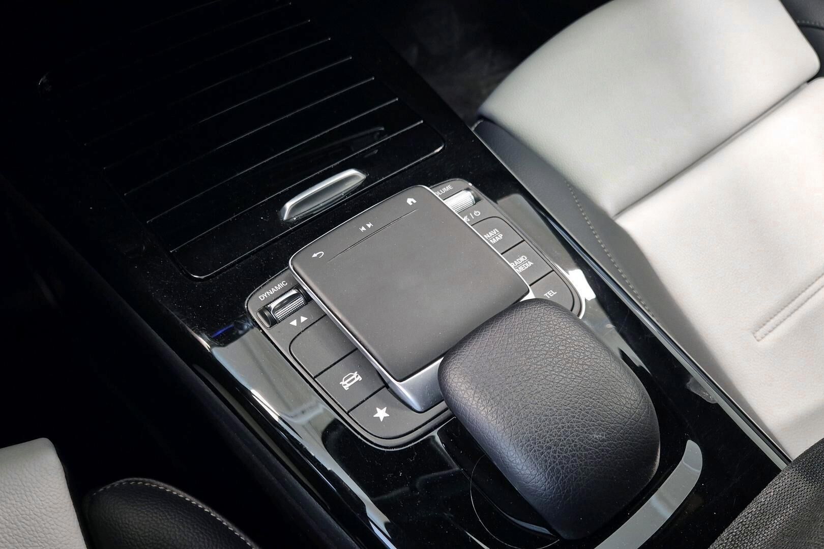 Mercedes-Benz CLA iso kuva 24